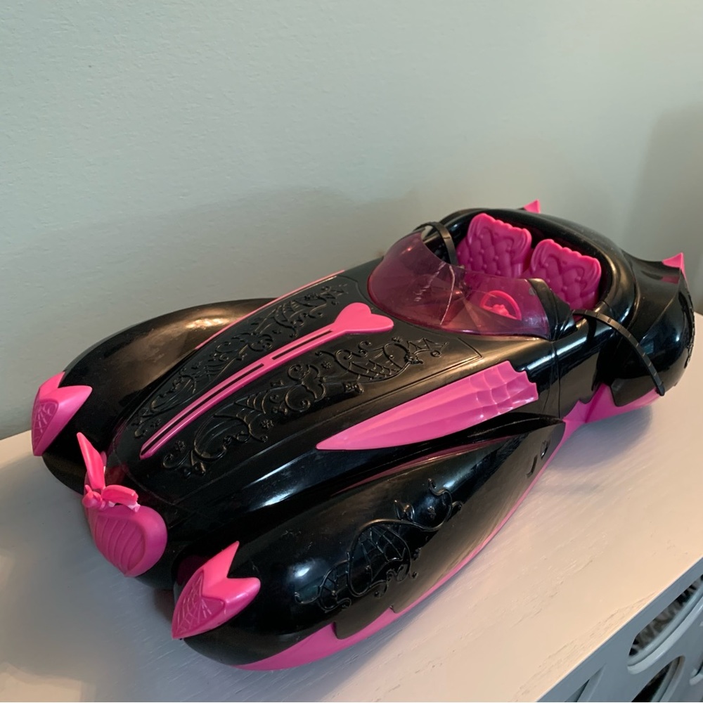 Monster High Draculaura Sweet 1600 Roadster Car Pink & Black Vehicle MH …